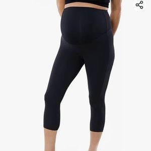 Ingrid & Isabel Basics Active Capri Maternity Legging with Crossover, XS